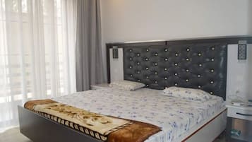Apartment, 2 Bedrooms | 3 bedrooms, free WiFi, bed sheets