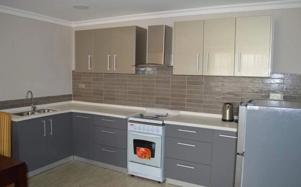 Apartment, 2 Bedrooms | Private kitchen