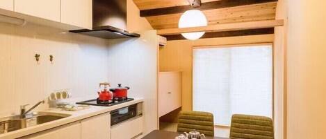 Nhà | Bếp riêng | Tủ lạnh, lò vi sóng, bếp nấu, ấm điện