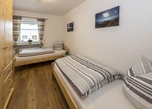 2 bedrooms, internet, bed sheets - Ferienwohnung für 2-4 Pers., 2 Schlafzimmer, Wohnzimmer, Terrasse (Bischofswiesen)