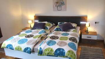 6 Schlafzimmer, Internetzugang, BettwÀsche