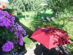 Terrace/patio - Ferienhaus mit sechs Schlafzimmer für 12 Personen mit Blick auf die Berchtesgadener- u. Chiemgauer Berge (Kirchanschöring)