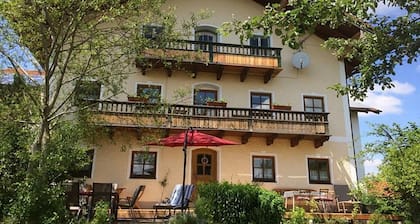 Ferienhaus für 12 Personen, 6 SZ, Blick in Berchtesgadener- u. Chiemgauer Alpen