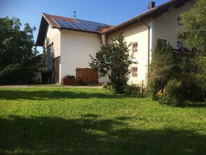 Exterior - Ferienhaus mit sechs Schlafzimmer für 12 Personen mit Blick auf die Berchtesgadener- u. Chiemgauer Berge (Kirchanschöring)