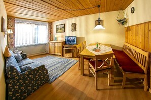 Unclassified image, 2 of 21, button