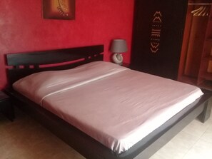 1 bedroom, desk, free WiFi, bed sheets