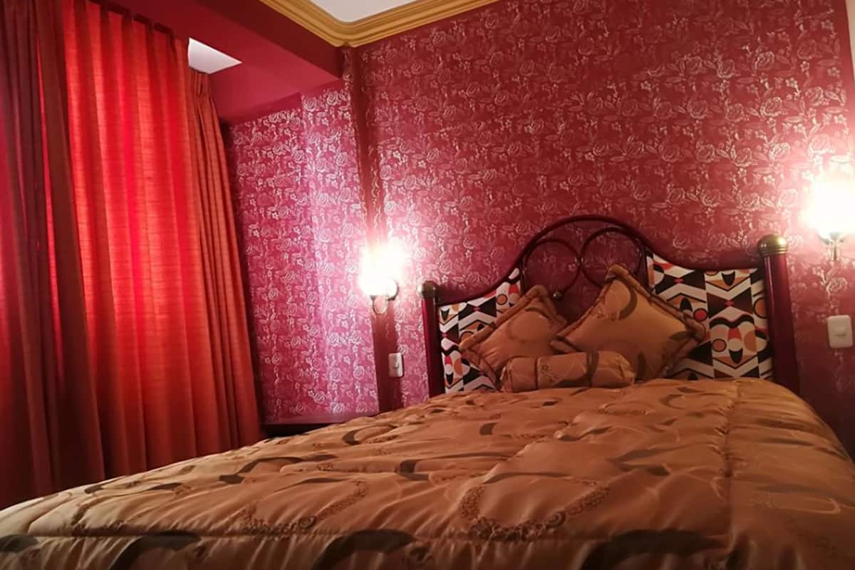 Tweepersoonskamer, 1 queensize bed, niet-roken, uitzicht op stad | Gratis wifi, beddengoed