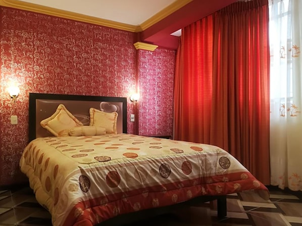 Standaard kamer, 1 queensize bed, niet-roken, uitzicht op binnenplaats | Gratis wifi, beddengoed