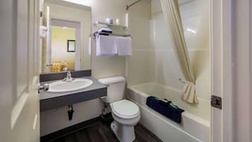 Combined shower/bathtub, deep-soaking bathtub, free toiletries