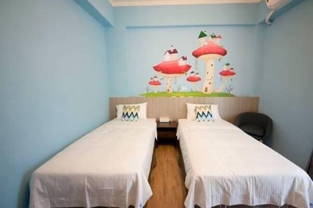 Standard Twin Room | Desk, blackout curtains, free WiFi