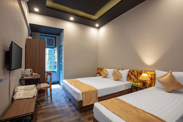 Deluxe Family Room | In-room safe, soundproofing, free WiFi, bed sheets - Global Backpackers Hostel (Hanoi)