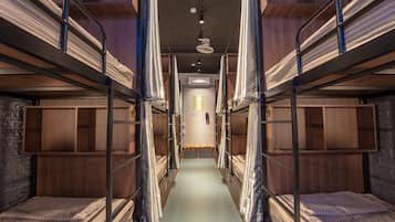 Mixed Dorm 12 Bunk bed in Room | In-room safe, soundproofing, free WiFi, bed sheets