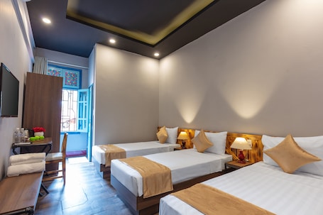 Deluxe Triple Room | In-room safe, soundproofing, free WiFi, bed sheets