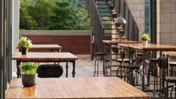 Khu ẩm thực ngoài trời