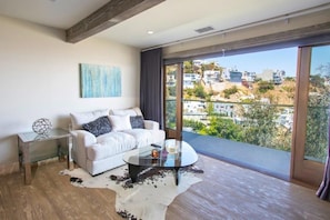 Living area - Amazing Retreat in Heart of Mammoth (Mammoth Lakes)