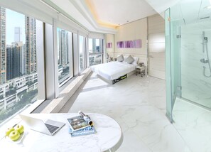 客房內保險箱、書桌、遮光布/窗簾、隔音