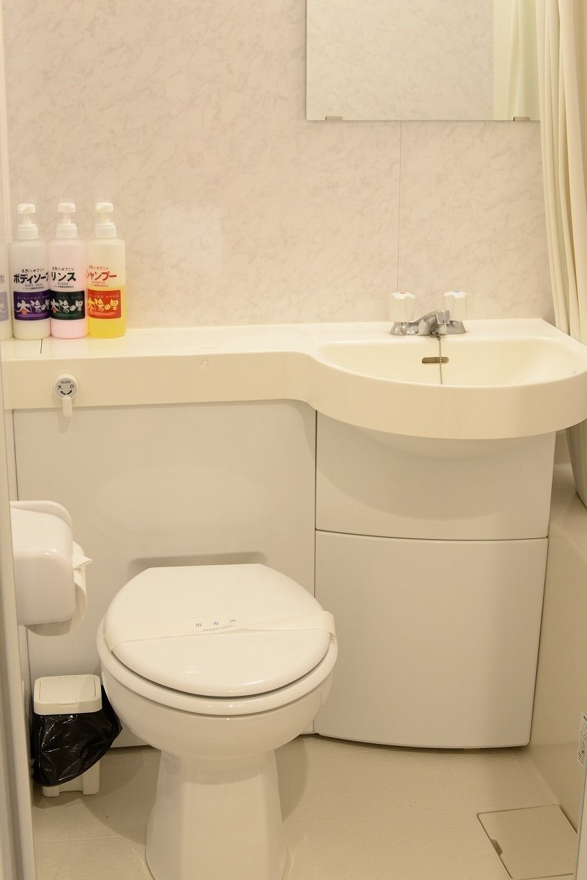twin room, smoking, annex building | bathroom | free toiletries, hair dryer, towels