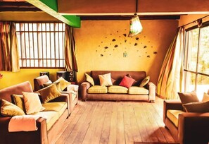 家庭平房, 4 間臥室, 非吸煙房, 湖景 | 客廳 | 電視