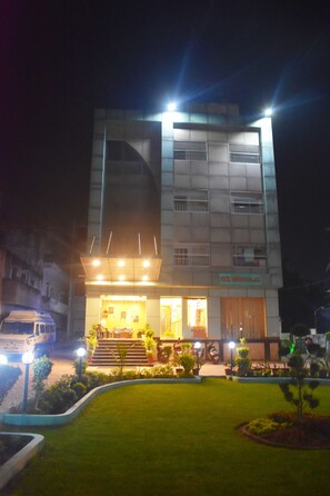 Fassade der Unterkunft – Abend/Nacht