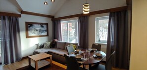 Apartment (18C/2D) | Living area | Flat-screen TV - EverySky E.Plater 18 Karpacz (Karpacz)