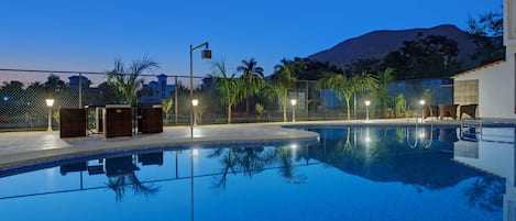 Piscina interna, piscina externa