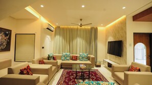 Lobby sitting area - Malhaar Resort (Dahegam)