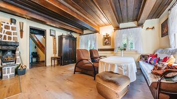 Apartment (42) | Living area | Flat-screen TV, fireplace