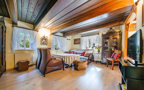 Apartment (42) | Wohnbereich | Flachbildfernseher, Kamin