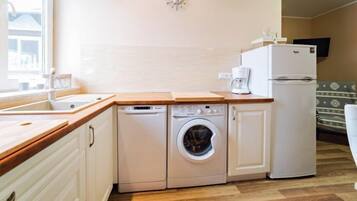 Apartment (13) | Private kitchenette | Fridge, oven, stovetop, coffee/tea maker