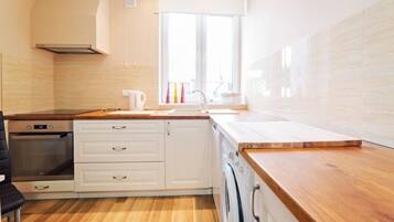 Apartment (13) | Private kitchenette | Fridge, oven, stovetop, coffee/tea maker