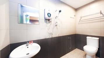 Shower, free toiletries, towels