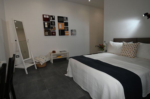 Down duvets, individually decorated, individually furnished - B&B Palummelle (Naples)