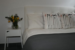Doppelzimmer (Asso di Fiori) | Daunenbettdecken, individuell dekoriert, individuell eingerichtet