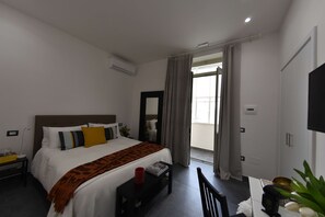 Double Room (Asso di Quadri) | Down comforters, individually decorated, individually furnished