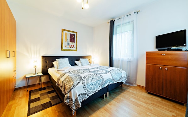 Apartment (11a/16) | Iron/ironing board, free WiFi, bed sheets