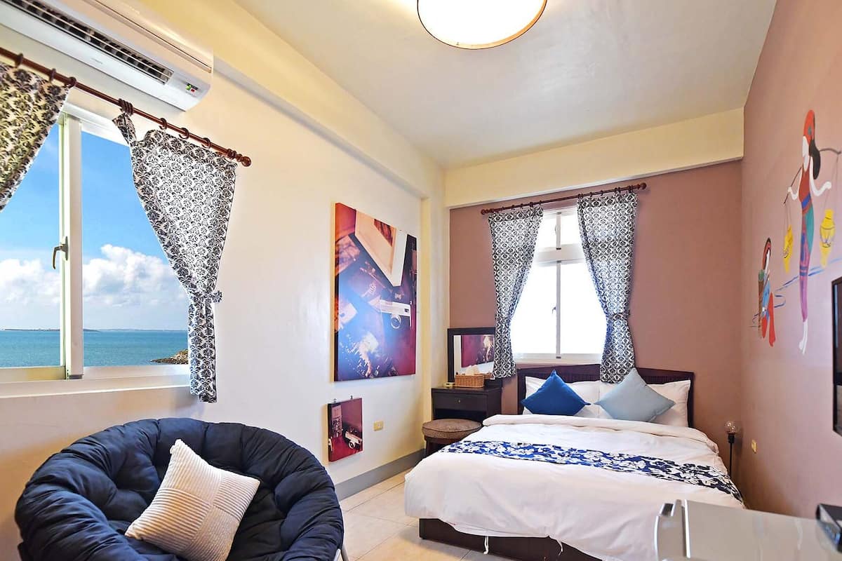 Down duvets, laptop workspace, blackout curtains, soundproofing