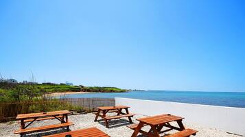 1 bedroom, down duvets, laptop workspace, blackout curtains