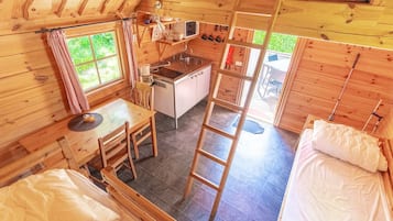 FerienhĂŒtte, Gemeinschaftsbad (HĂ€rbre) | Laptopgeeigneter Arbeitsplatz, VerdunkelungsvorhĂ€nge, Babybetten