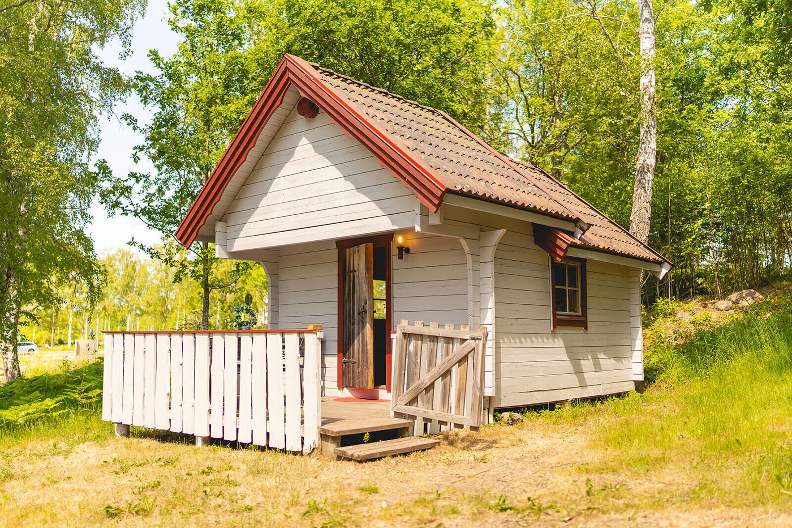 Laptop workspace, blackout curtains, cots/infant beds