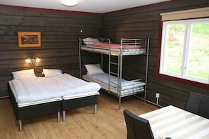 Cabin, Private Bathroom (Tvillingen Partimmerhus) | Laptop workspace, blackout curtains, rollaway beds - Vimmerby Camping (Vimmerby)