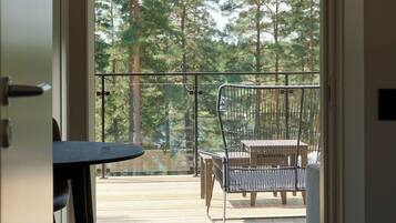 Deluxe Apartment | Laptop workspace, blackout drapes, cribs/infant beds