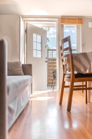 Laptop workspace, blackout drapes, cribs/infant beds - Vimmerby Camping (Vimmerby)