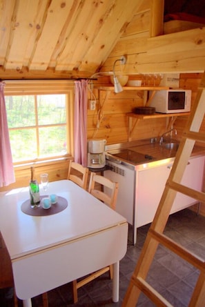 Cabin, Shared Bathroom (Härbre) | Laptop workspace, blackout curtains, rollaway beds - Vimmerby Camping (Vimmerby)