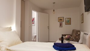 Apartment, 2 Bedrooms | Desk, blackout drapes, soundproofing, iron/ironing board - Galeria Nura (Mostar)