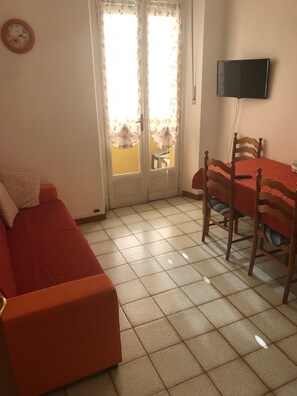 아파트, 침실 1개 | 거실 공간 | 평면 TV