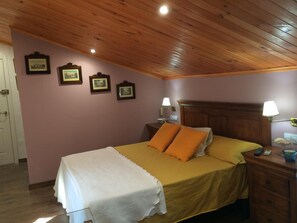 Laptop workspace, iron/ironing board, free WiFi, bed sheets - Magina Dream Pegalajar (Pegalajar)