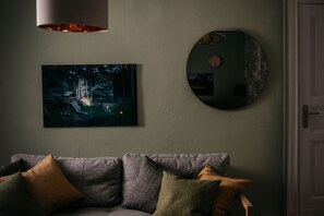 Apartemen (Urban Jungle) | Area keluarga | Smart TV