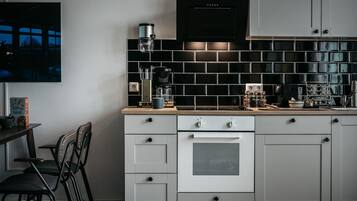 Apartment (Misty Forest) | Private kitchenette | Fridge, oven, stovetop, coffee/tea maker