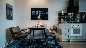 Apartment (Misty Forest) | Private kitchenette | Fridge, oven, stovetop, coffee/tea maker