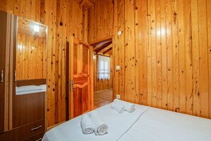 Familie bungalow, 2 slaapkamers, uitzicht op tuin | Gratis wifi, beddengoed